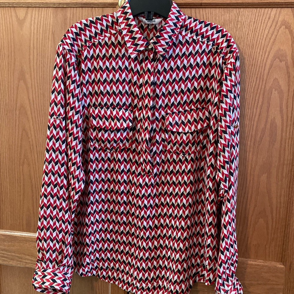 COPY - GRIFFLIN Dress style Henley blouse. Roll tab sleeves Made in Canada Size…